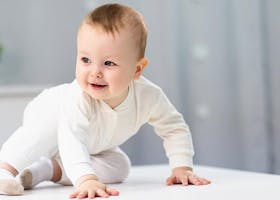 Bikin Meleleh, 10 Tingkah Bayi Lucu Sebelum Berusia 1 Tahun