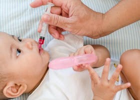 Bolehkah Bayi Minum Obat Dicampur ASI? Ketahui Dulu Faktanya!