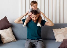 Bukan Aib! Tips Menjadi Ayah Rumah Tangga Andalan Keluarga