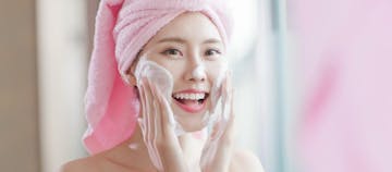 Bye-Bye Kusam! 7 Rekomendasi Facial Wash Untuk Kulit Berminyak