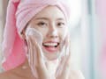 Bye-Bye Kusam! 7 Rekomendasi Facial Wash Untuk Kulit Berminyak