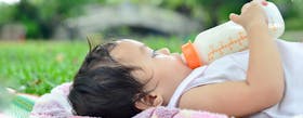 Cara Agar Anak Berhenti Minum Susu di Botol
