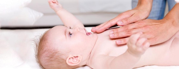 Cara Memijat Bayi Yang Bisa Anda Lakukan di Rumah