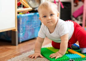 Cara Mengembangkan Panca Indera Bayi Lewat Permainan