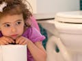 Cek Dulu! Bahaya Mengajarkan Toilet Training Terlalu Dini