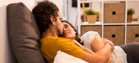 Cuddling dengan Pasangan, Cara Ampuh Redakan Stress