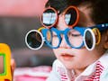 Efek Blue Light Gadget, Jadi Penyebab Mata Anak Sering Berkedip