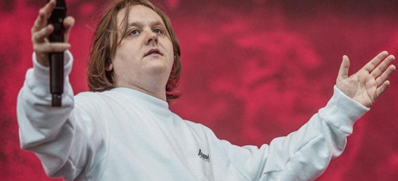 Gerakan Berulang, Gejala Sindrom Tourette Yang Dialami Lewis Capaldi