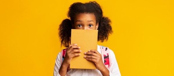Hambat Perkembangan Sosialnya, Intip 7 Cara Atasi Anak Pemalu Di Sekolah
