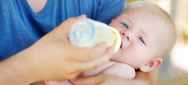 Hindari 10 Hal Ini Saat Berikan Susu Formula Untuk Anak