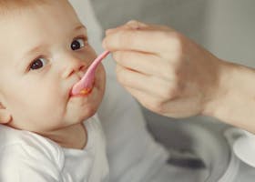Hindari 8 Jenis Makanan Ini Untuk MPASI Pertama Bayi
