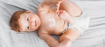 Intip Cara Memutihkan Kulit Bayi dengan 7 Bahan Alami Ini