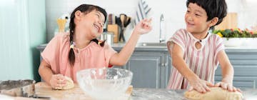 Jauhkan Anak Dari TV Dengan 7 Aktivitas Seru Di Dapur!