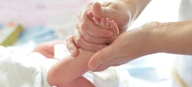 Kulit Bayi Cenderung Sensitif, Ibu Nggak Boleh Asal Pilih Skincare Bayi!