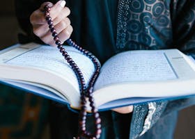 Manfaat Bacaan Ayat Kursi dan Artinya yang Tidak Diketahui