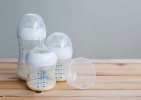 Mau Beli Botol Susu dan Dot untuk Bayi? Perhatikan Dulu Hal-Hal Penting Ini!