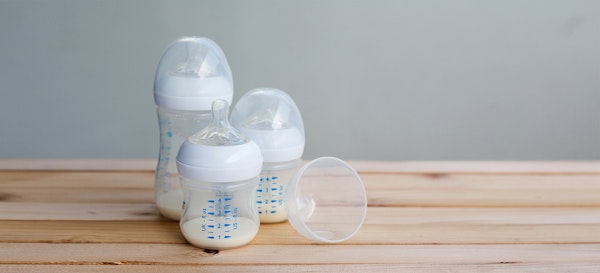 Mau Beli Botol Susu dan Dot untuk Bayi? Perhatikan Dulu Hal-Hal Penting Ini!