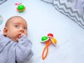 Memahami Faktor Penyebab Bayi Isap Jempol dan Manfaatnya