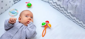 Memahami Faktor Penyebab Bayi Isap Jempol dan Manfaatnya