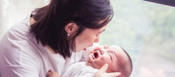 Menjauhkan Bayi Dari Ibu, Cara Mengatasi Kolik Yang Bisa Dicoba