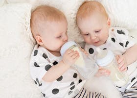 Menyusui Bayi Kembar Dua atau Lebih? Bisa Kok…