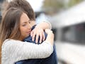Nggak Cuma Mengakui Kesalahan, Ini 8 Tanda Suami Menyesal Telah Selingkuh!