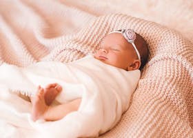 Pahami 5 Langkah Membedong Bayi yang Benar dan Aman!