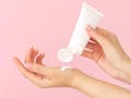 Patut Dicoba! 11 Merek Sunscreen untuk Kulit Sensitif 