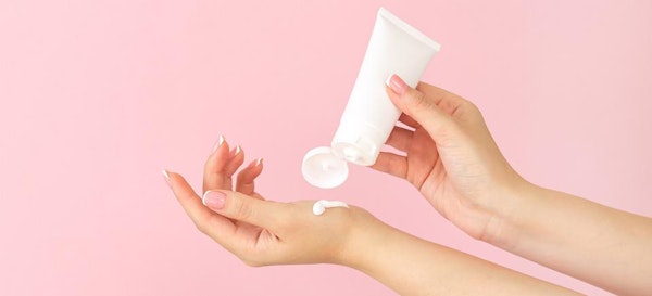 Patut Dicoba! 11 Merek Sunscreen untuk Kulit Sensitif 