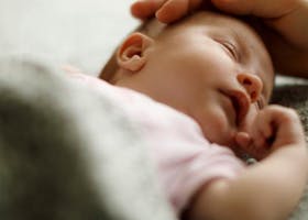 Penggunaan Selimut Bayi Yang Tidak Tepat, Bisa Mengancam Nyawa Si Kecil!