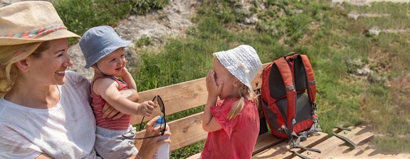 Pentingnya Melindungi Anak dari Bahaya Sinar Matahari