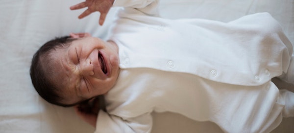 Penyebab dan Cara Mengatasi Bayi Menangis