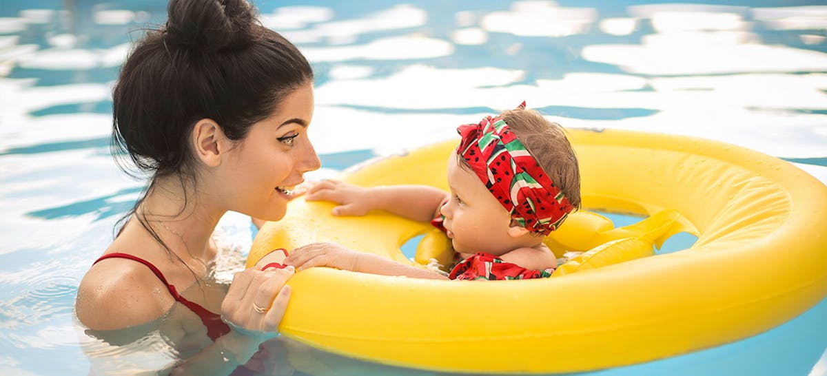 Perhatikan 15 Hal Ini Saat mengajak Bayi Berenang Pertama Kali - Ibupedia