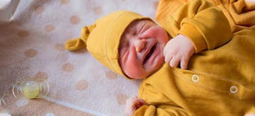 Perhatikan Tanda Bahaya Ketika Bayi Jatuh Dari Tempat Tidur