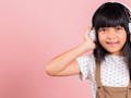Sebabkan Infeksi Telinga, 4 Dampak Lain Bahaya Earphone Yang Sering Diabaikan