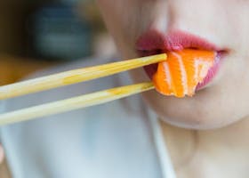 Sudah Rindu Berat! Makan Sushi Saat Menyusui, Wajib Perhatikan Hal Ini!