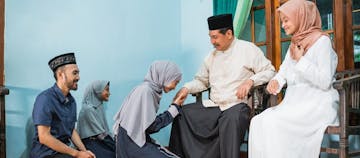 Tak Hanya Takbiran, Ini Tradisi Lebaran Unik Lain di Indonesia
