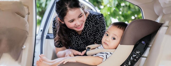 Tips Agar Anak Mau Duduk Di Car Seat