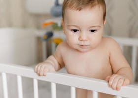 Tips Agar Bayi Tetap Aman Saat Belajar Merambat