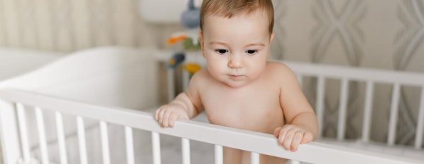 Tips Agar Bayi Tetap Aman Saat Belajar Merambat
