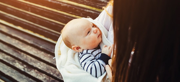 Tips Agar Bunda Tetap Nyaman Saat Traveling Dengan Bayi Usia 0-8 Bulan