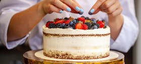 Jangan ‘Banyak Tangan’! Tips Membuat Kue Anti Gagal