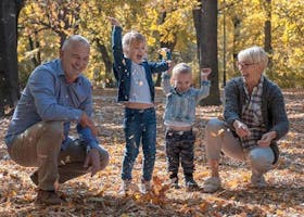 Tips Menghadapi Intervensi Kakek-Nenek dalam Pola Asuh