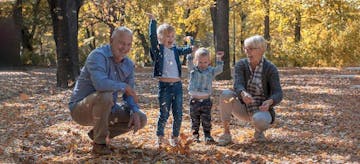 Tips Menghadapi Intervensi Kakek-Nenek dalam Pola Asuh