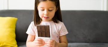 Umur Berapa Anak Boleh Makan Cokelat? Begini Kata Ahlinya!