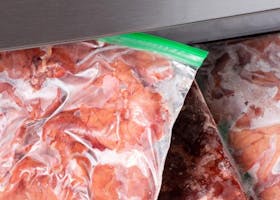 USDA: Cara Mencairkan Daging Beku Tidak Boleh Direndam Air Panas!