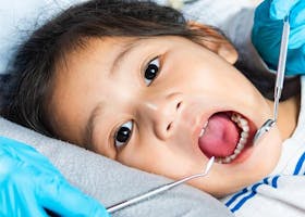 Usia Paling Tepat Mengajak Anak ke Dokter Gigi