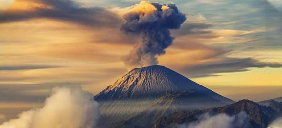 Waspada Gunung Semeru Meletus, Ini yang Dapat Kamu Lakukan