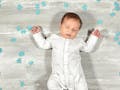 Yang Harus Ibu Ketahui Mengenai Tempat Tidur Bayi di Lantai