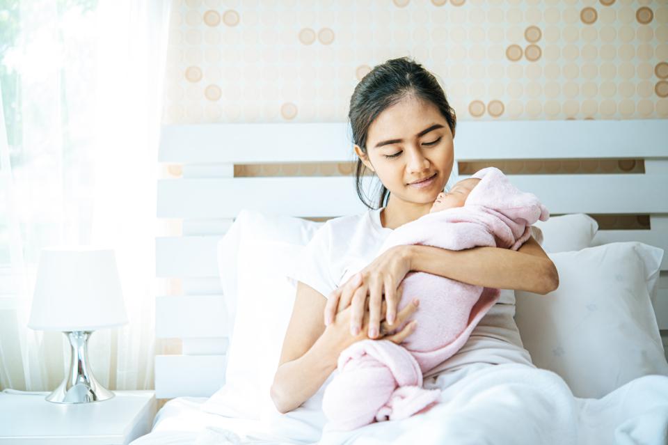 9-arti-mimpi-menggendong-bayi-berkaitan-dengan-rezeki-2